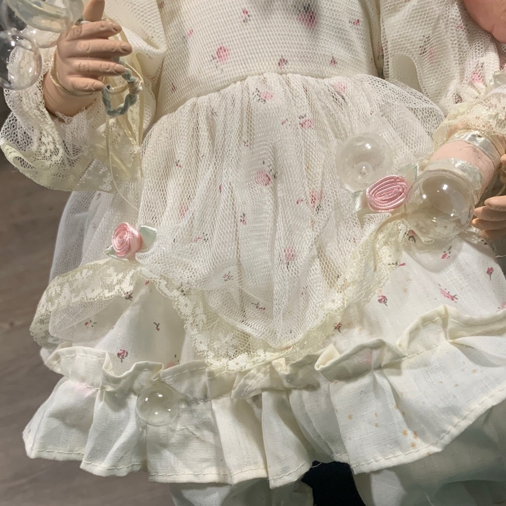 PORCELAIN DOLL - Picture 7 of 7